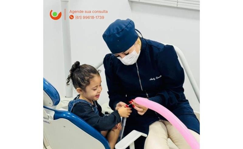 Sorrimania amplia acesso a clareamento dental, facetas dentarias e implantes